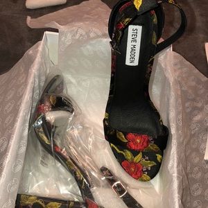 Women’s square heel worn once